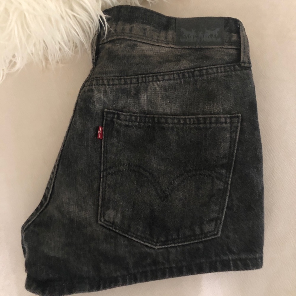 Acid wash high rise Levi shorts